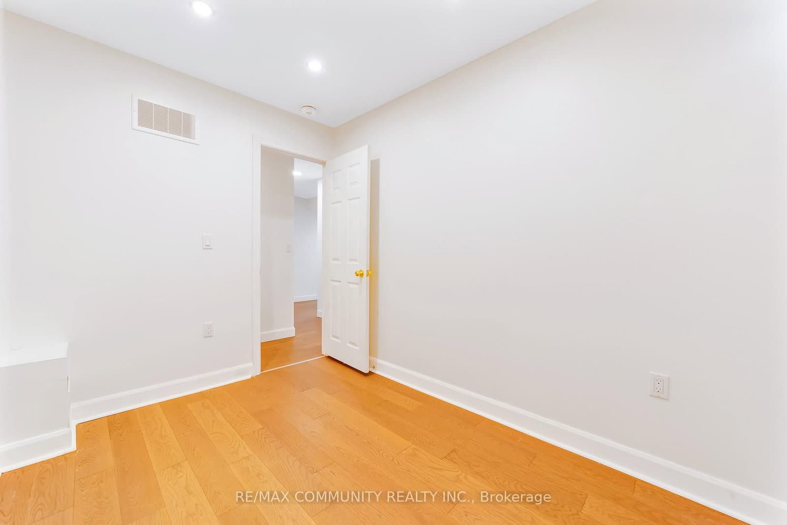 856 Kennedy Road thumbnail 43