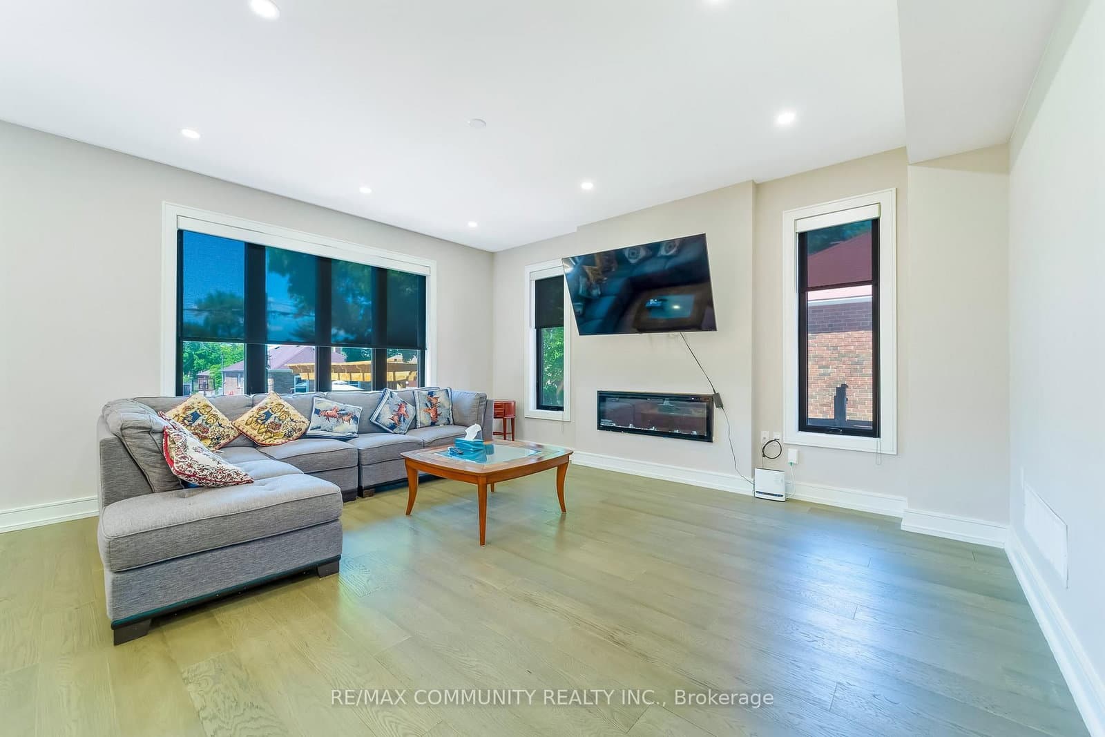 856 Kennedy Road thumbnail 9