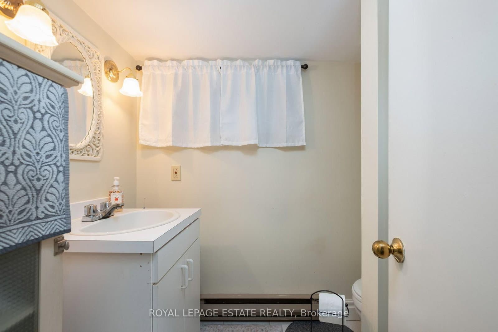 57 Herbert Avenue thumbnail 24