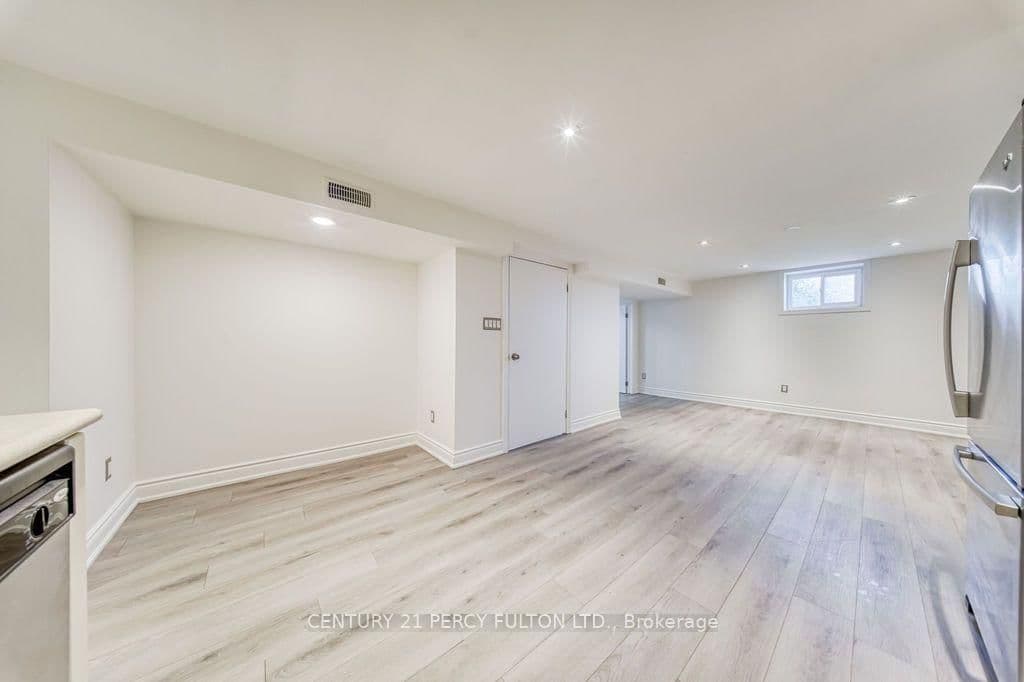 36 Merryfield Drive, Unit Bsmt thumbnail 12