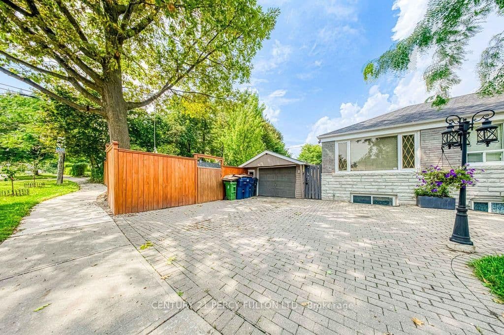 36 Merryfield Drive, Unit Bsmt thumbnail 3
