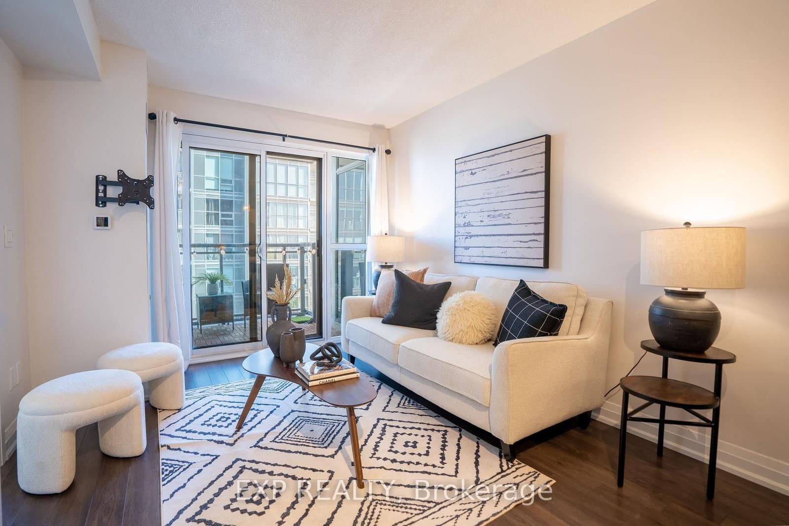 20 Meadowglen Place, Unit 2410 thumbnail 2