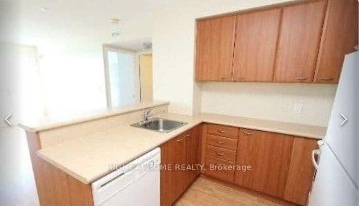 36 Lee Centre Drive, Unit 2016 thumbnail 6