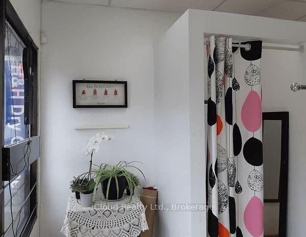 2207 Gerrard Street E thumbnail 4