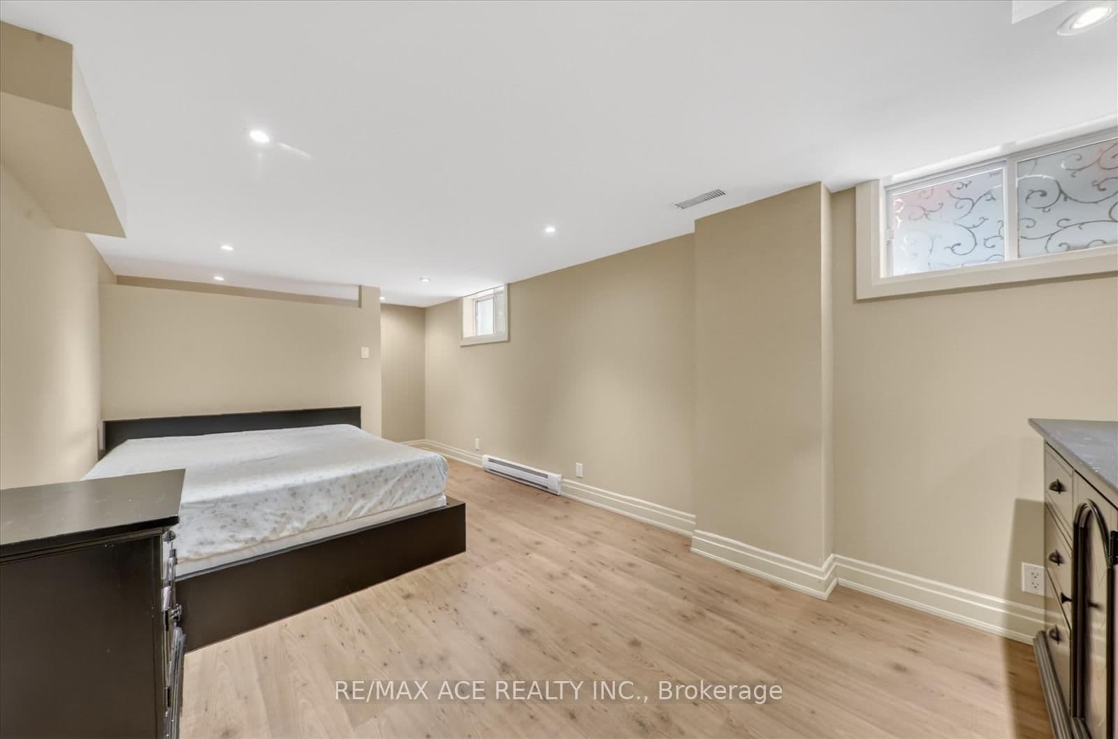 40 Brinloor Boulevard, Unit Bsmt thumbnail 13
