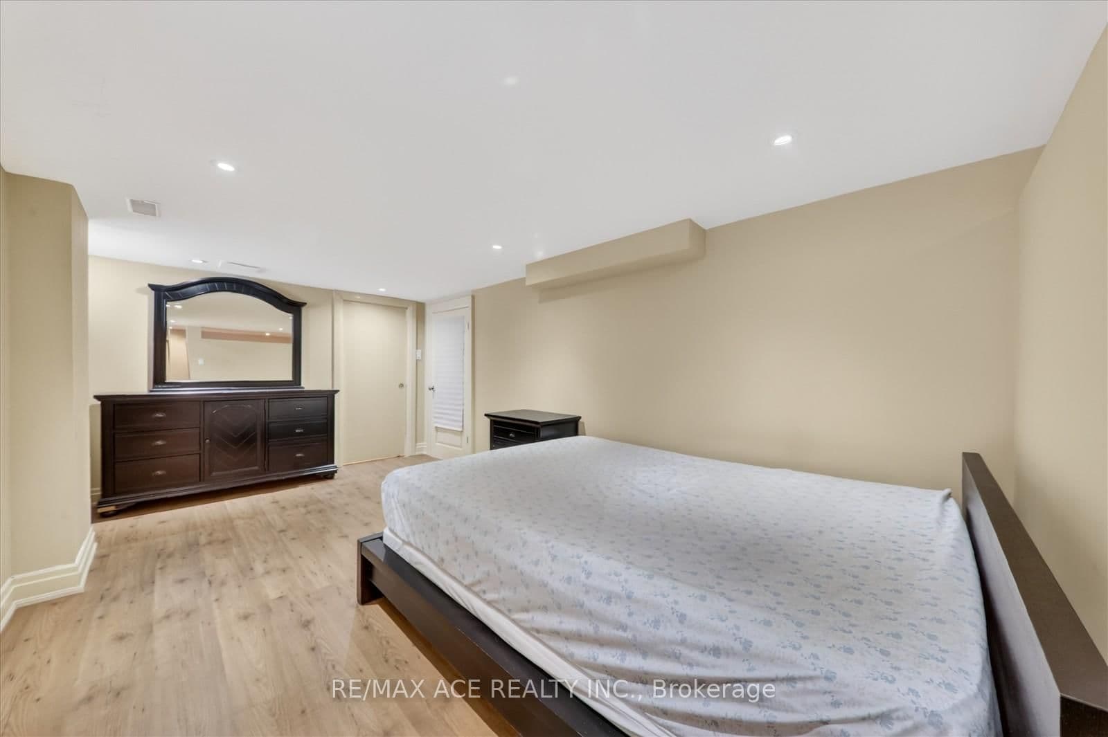 40 Brinloor Boulevard, Unit Bsmt thumbnail 14