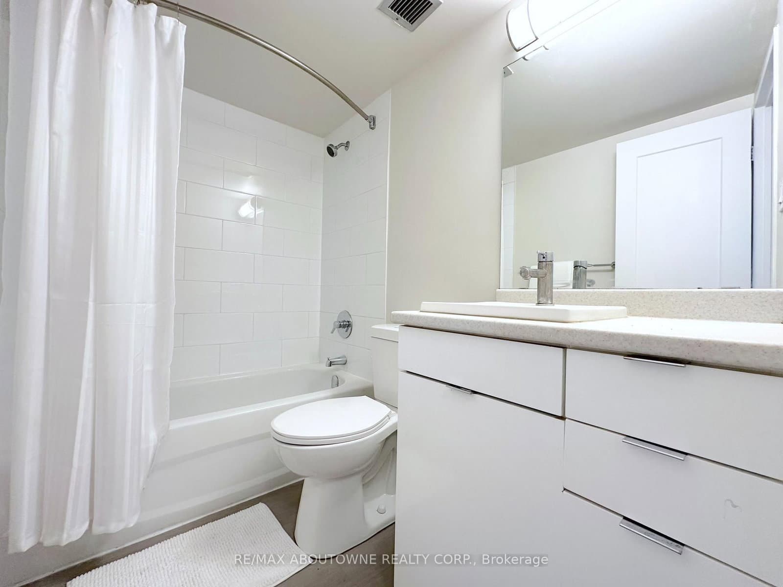 30 Denton Avenue, Unit 925 thumbnail 10