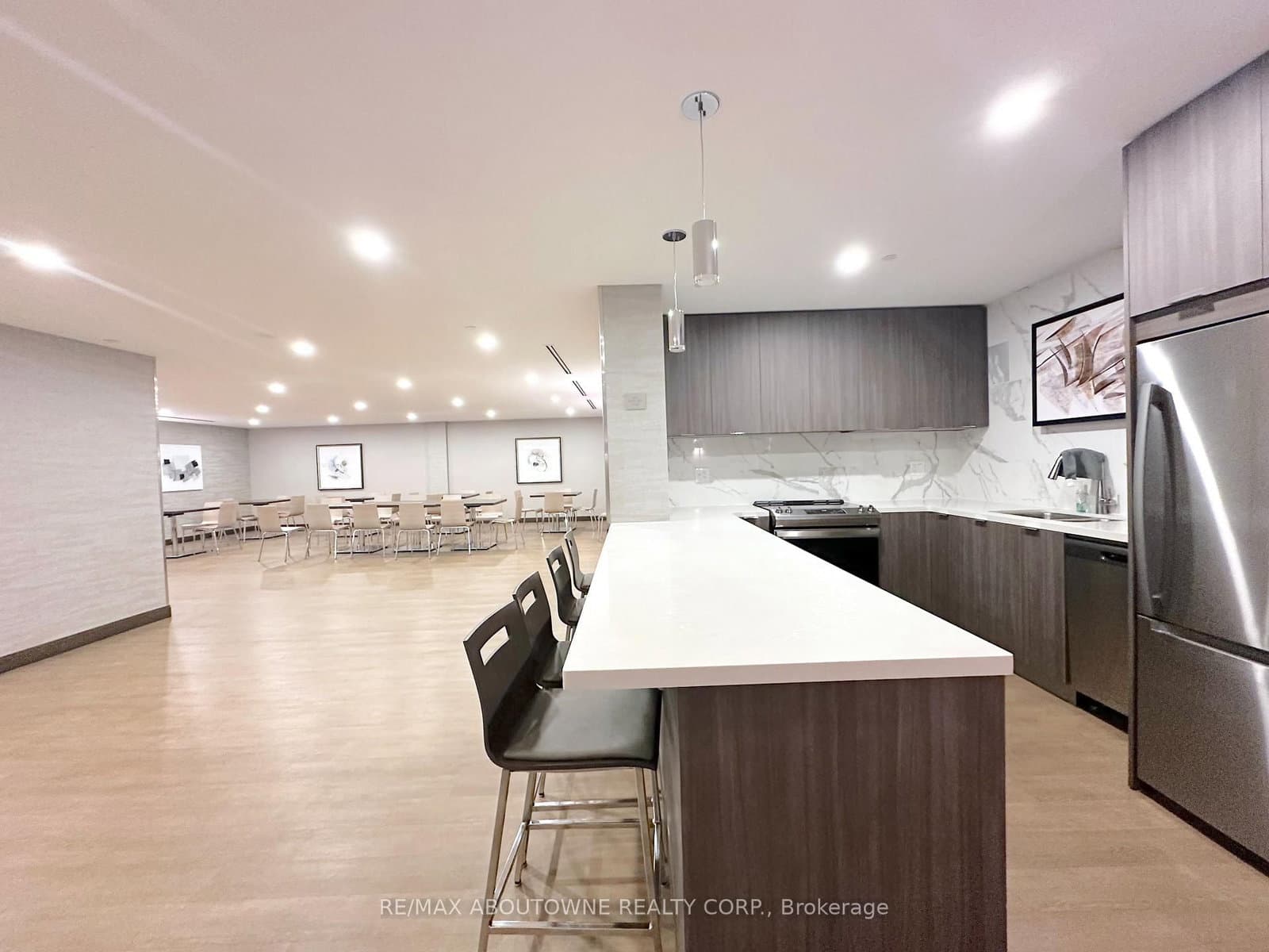 30 Denton Avenue, Unit 925 thumbnail 17