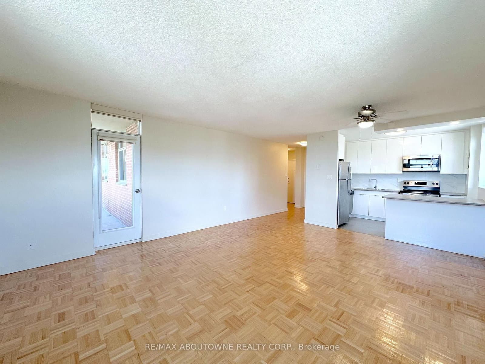 30 Denton Avenue, Unit 925 thumbnail 2