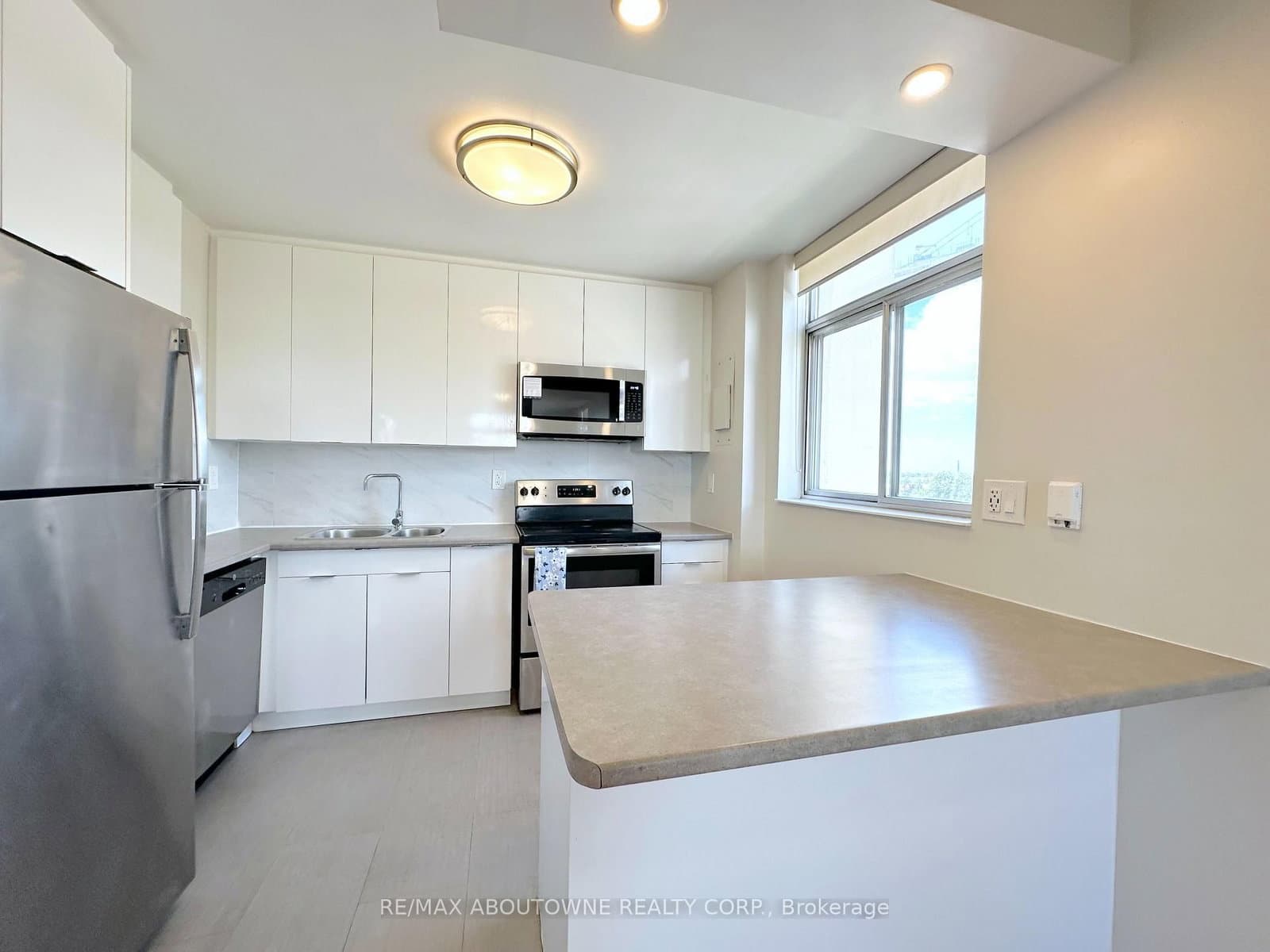 30 Denton Avenue, Unit 925 thumbnail 5