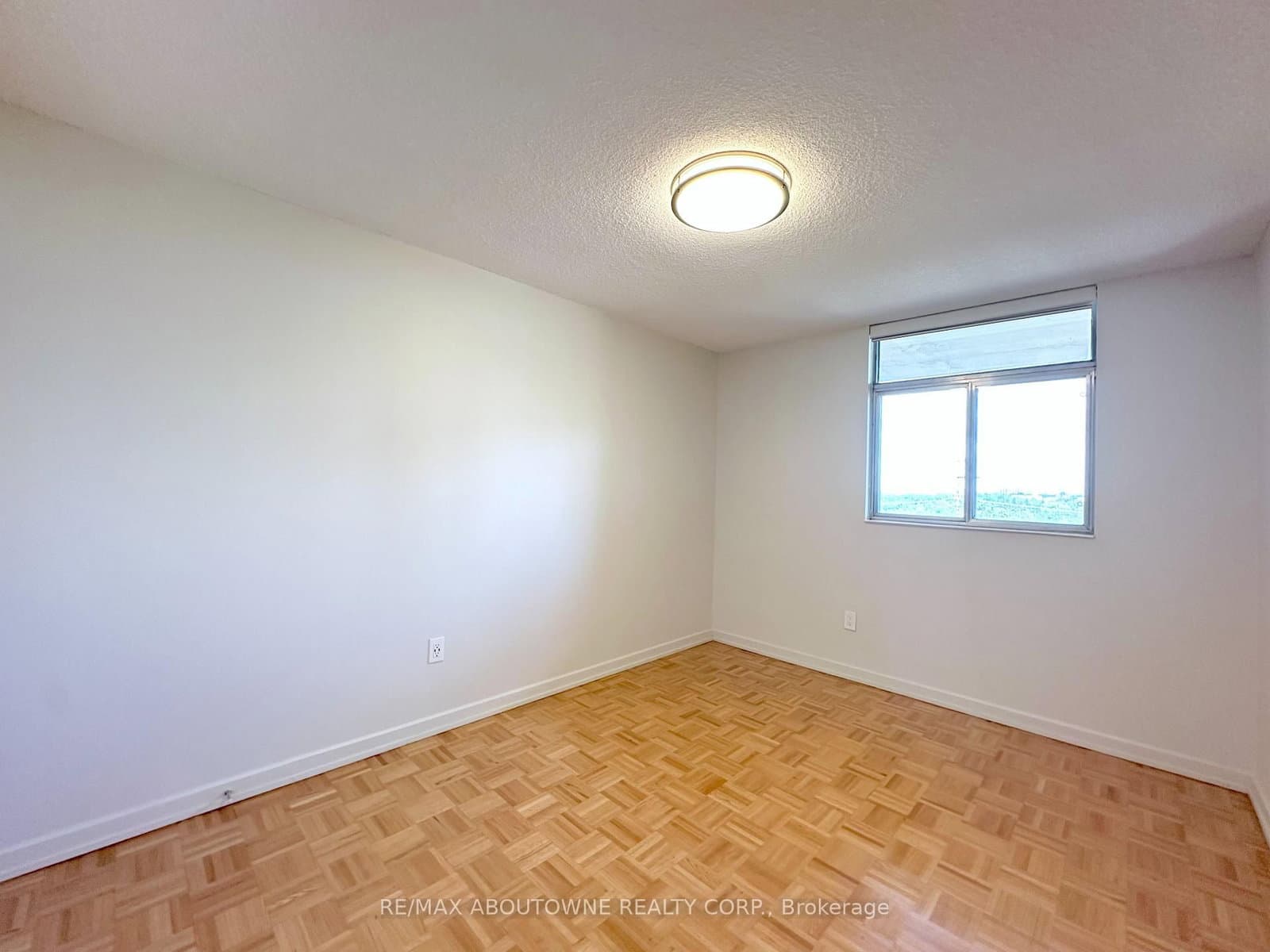 30 Denton Avenue, Unit 925 thumbnail 6