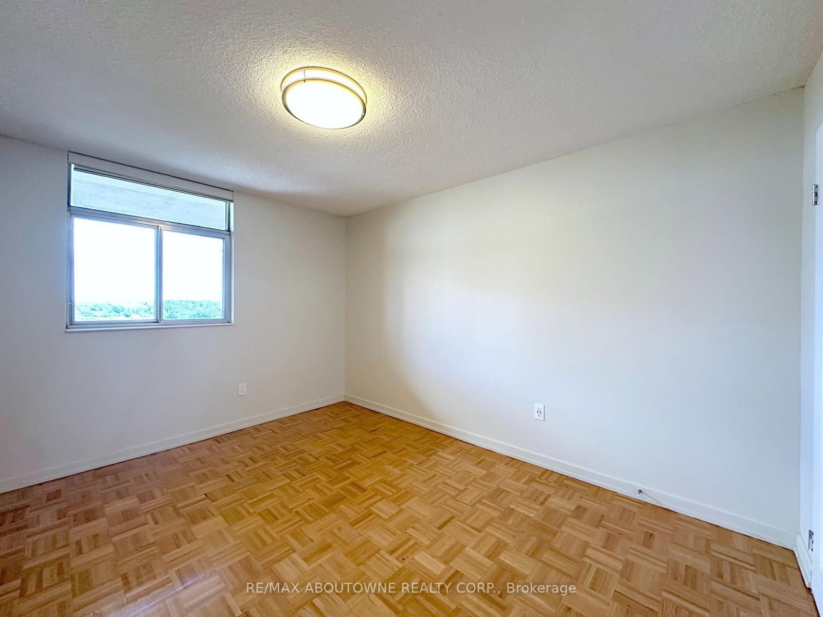 30 Denton Avenue, Unit 925 thumbnail 8