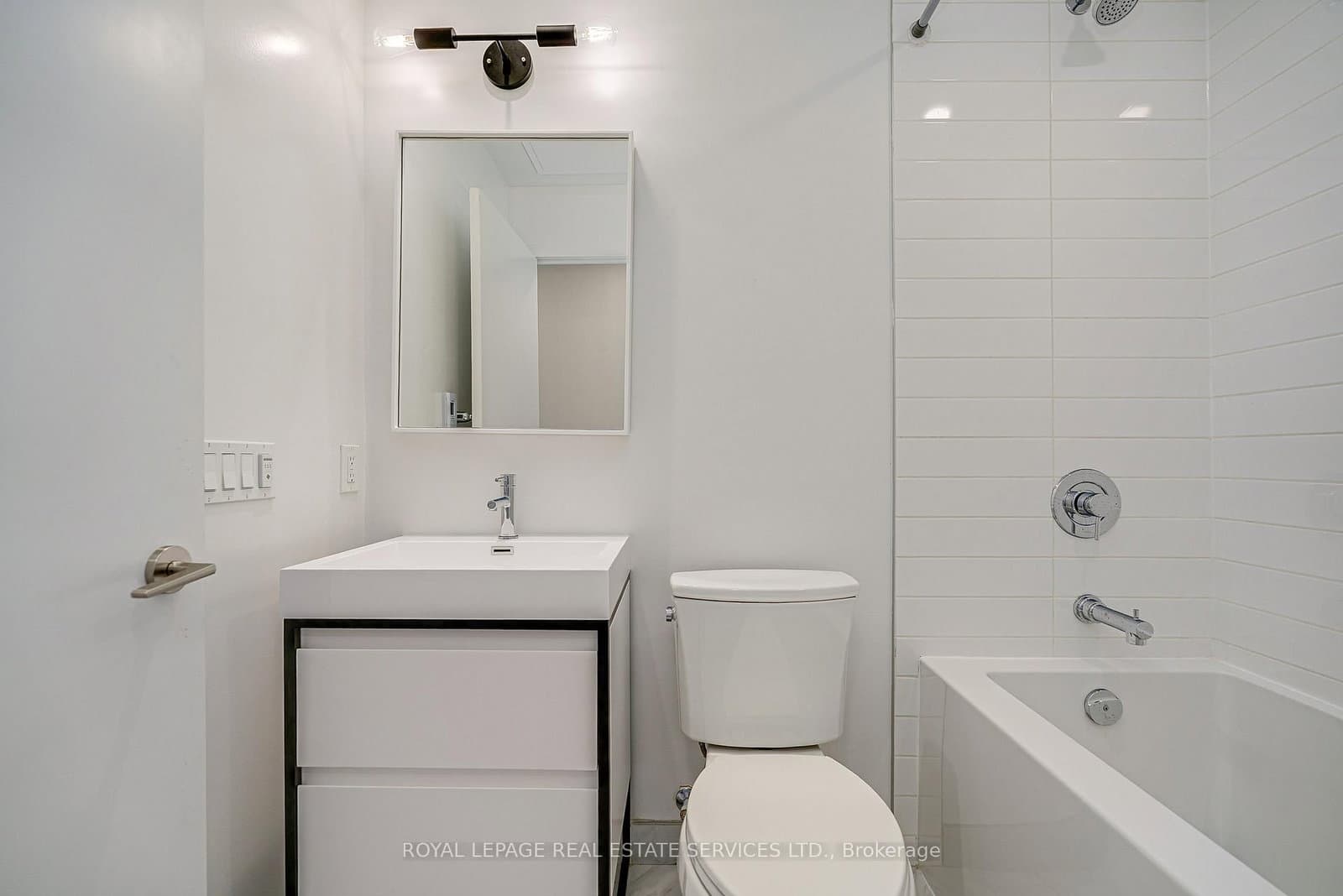 156 Logan Avenue, Unit 131 thumbnail 14