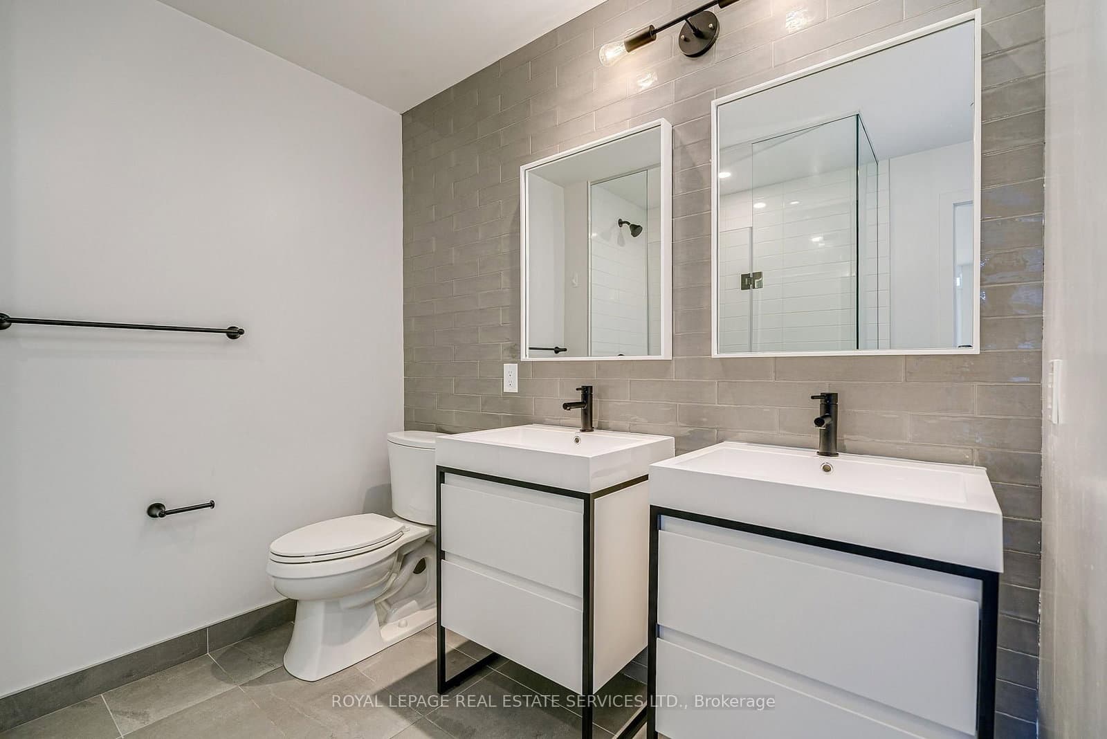 156 Logan Avenue, Unit 131 thumbnail 17