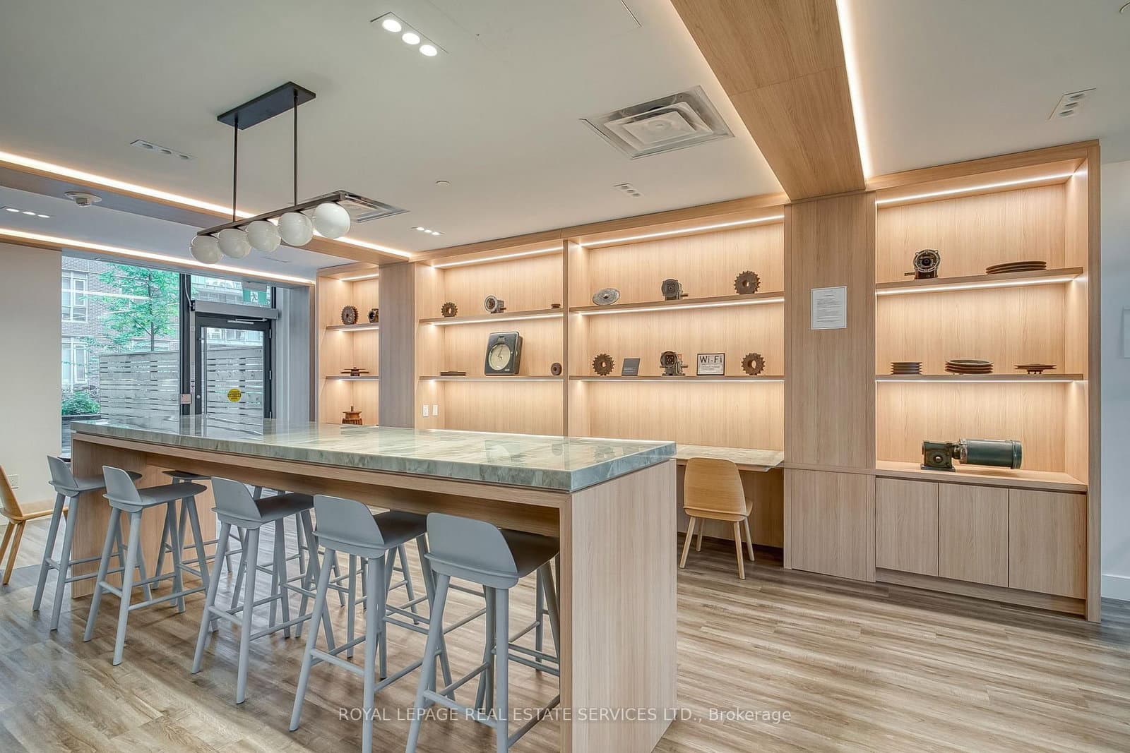 156 Logan Avenue, Unit 131 thumbnail 27