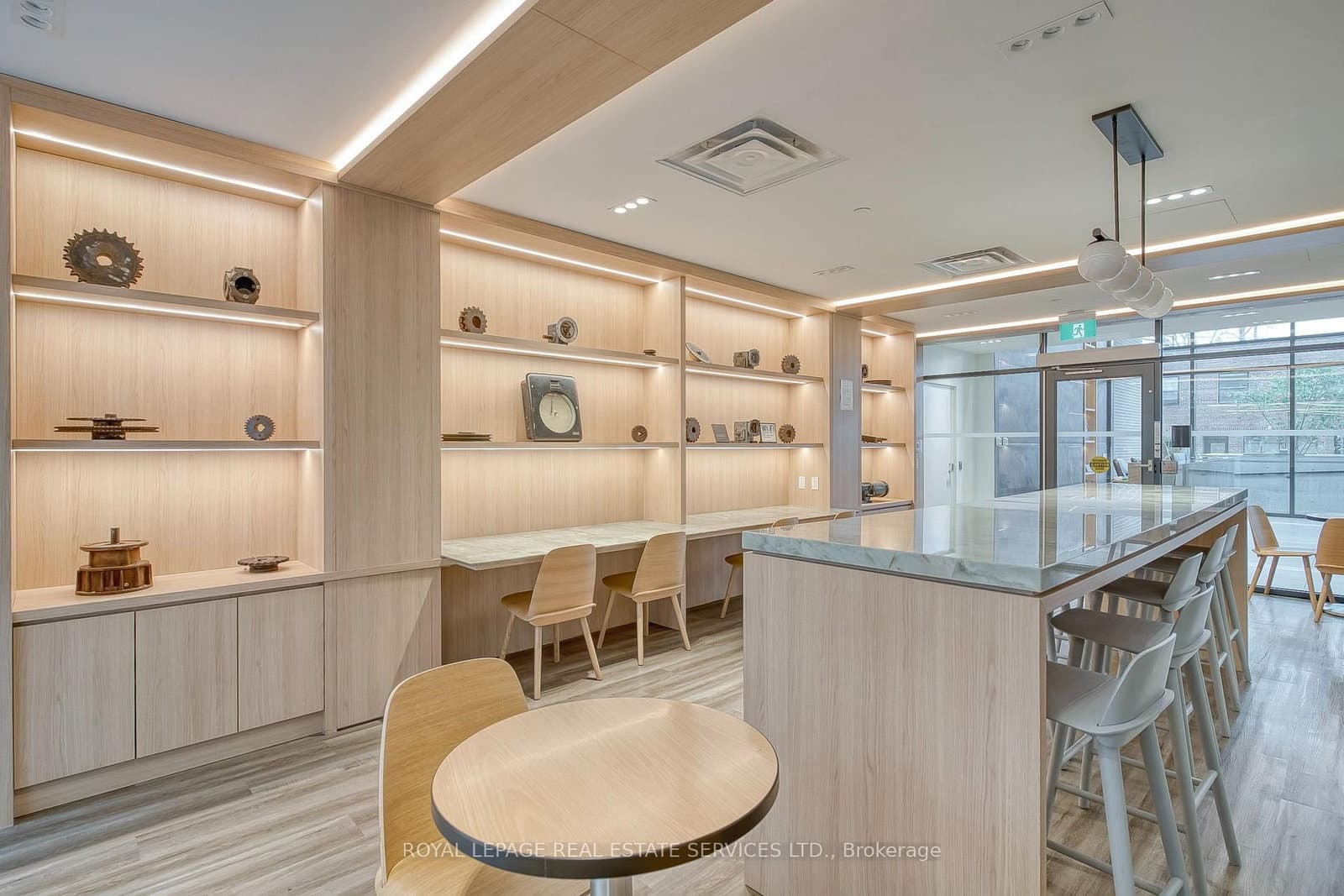 156 Logan Avenue, Unit 131 thumbnail 28