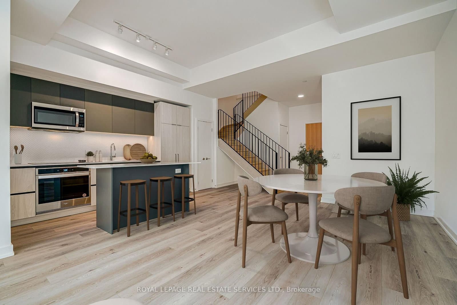 156 Logan Avenue, Unit 131 thumbnail 4