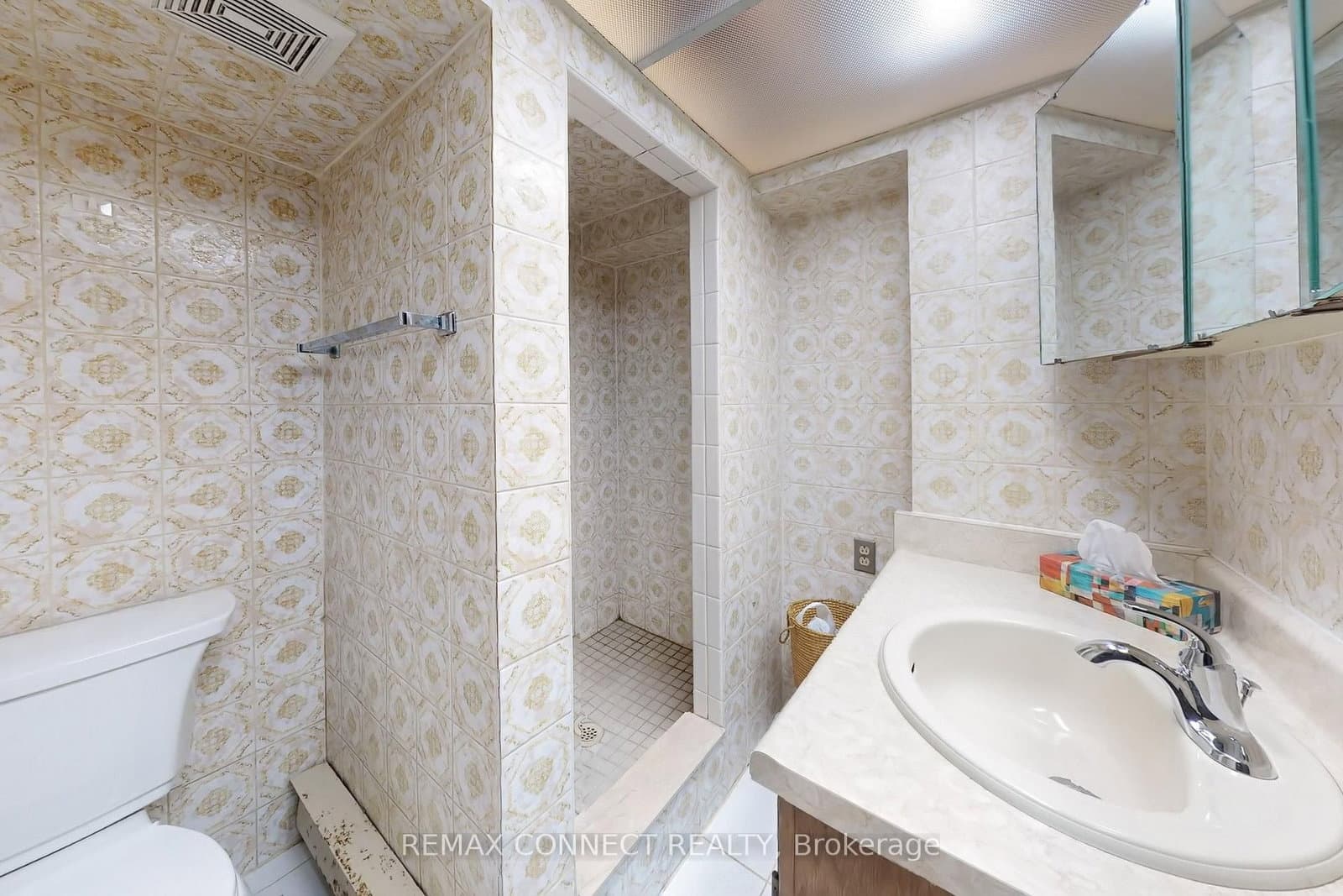 20 Brinloor Boulevard thumbnail 33