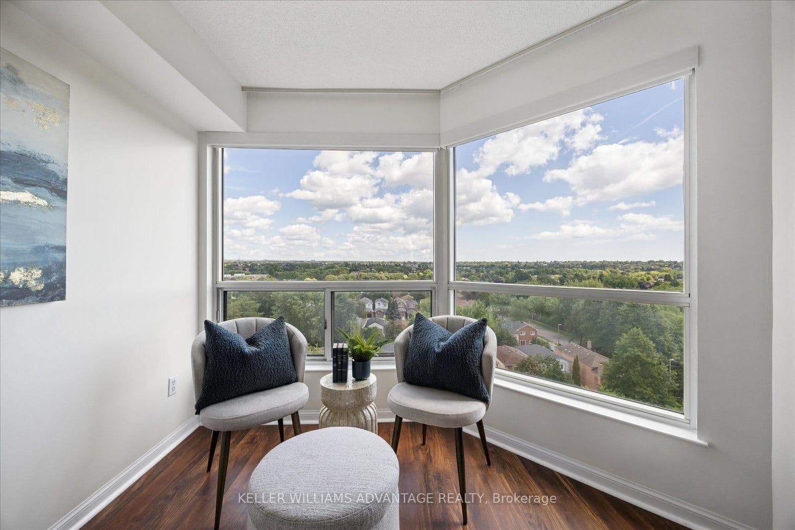 712 Rossland Road E, Unit 903 thumbnail 12