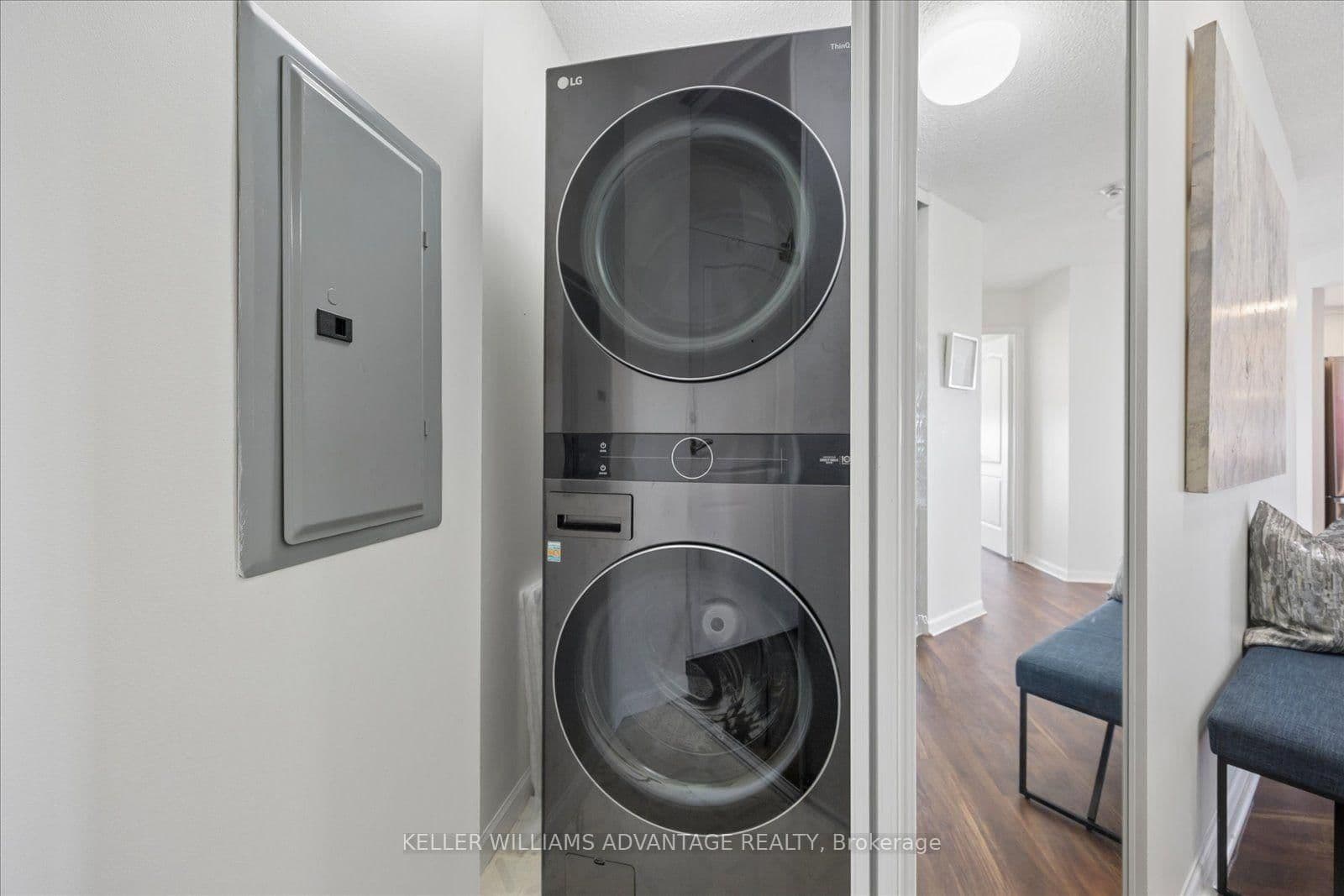 712 Rossland Road E, Unit 903 thumbnail 17