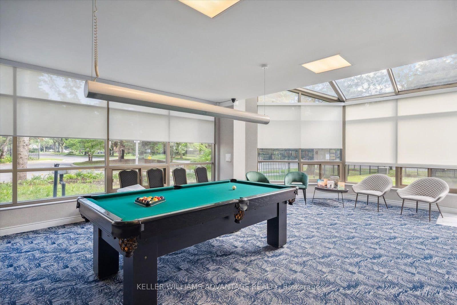 712 Rossland Road E, Unit 903 thumbnail 18