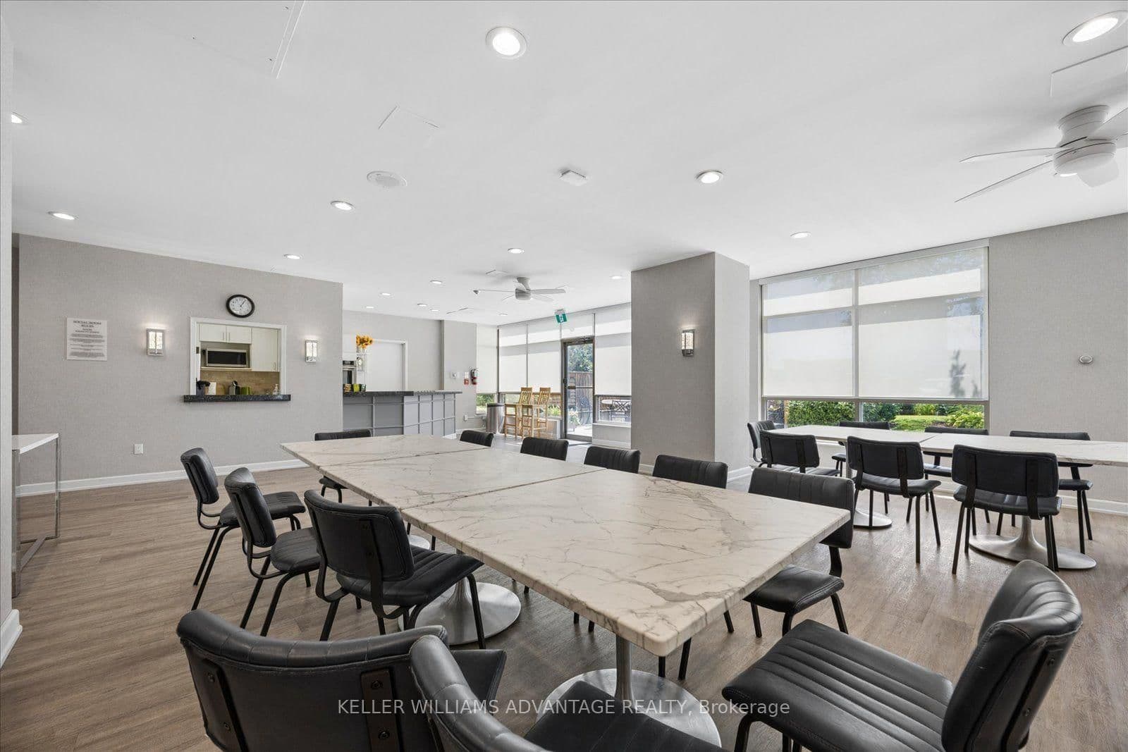 712 Rossland Road E, Unit 903 thumbnail 21