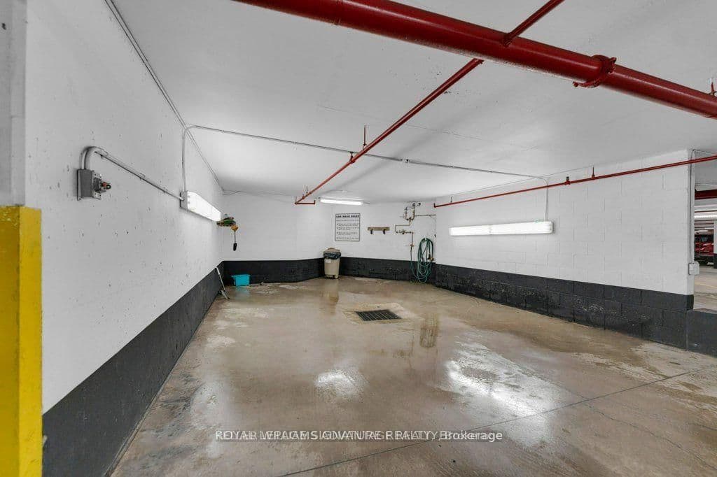 712 Rossland Road E, Unit 903 thumbnail 24