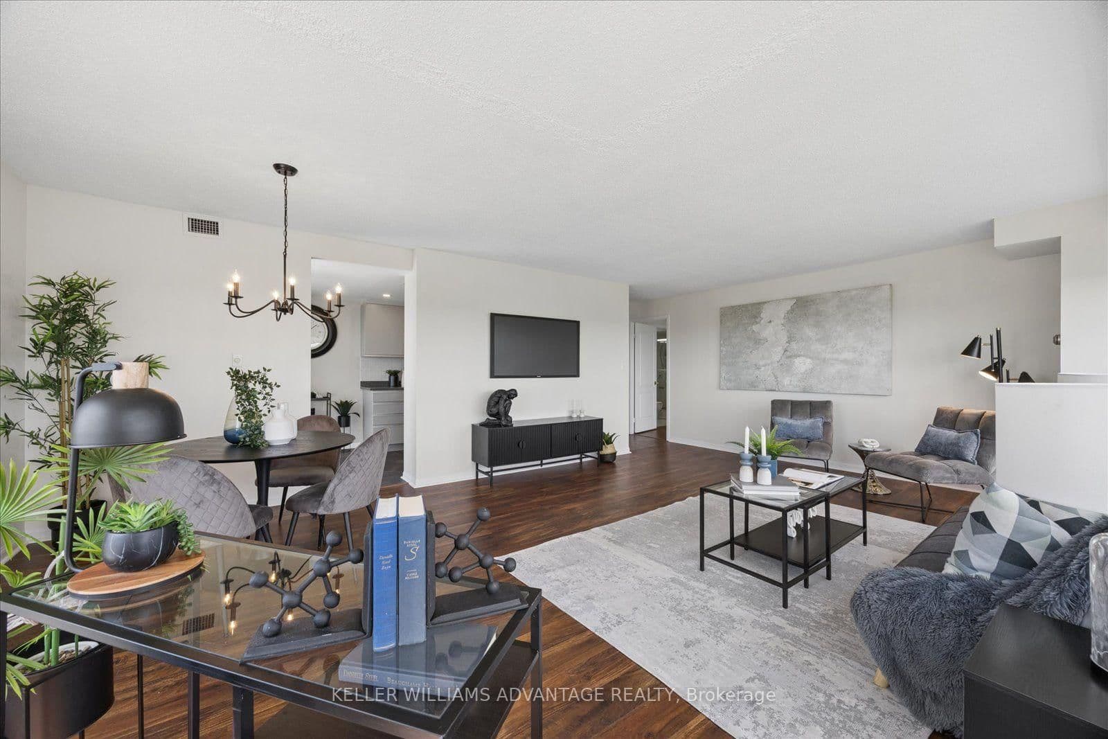 712 Rossland Road E, Unit 903 thumbnail 4