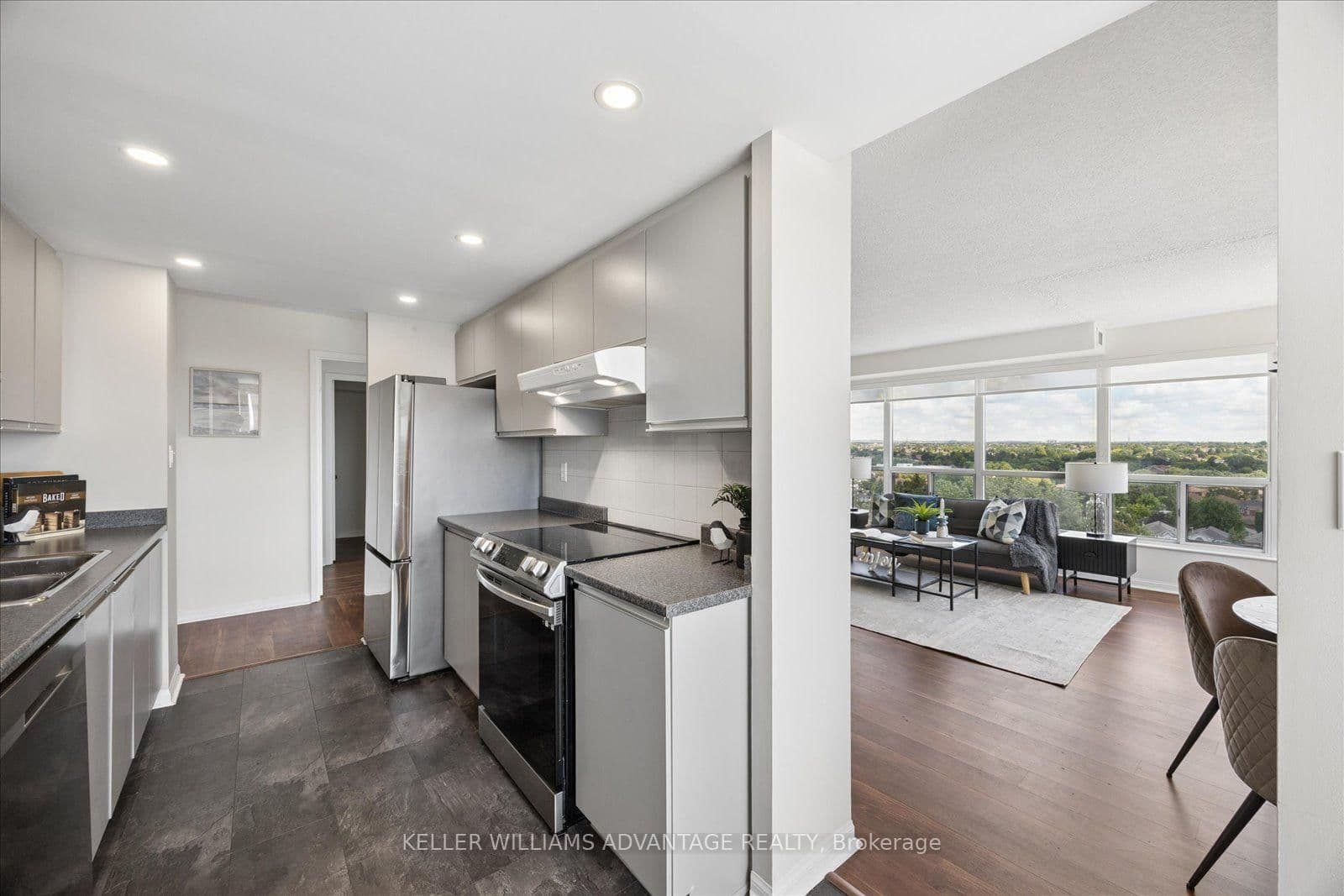712 Rossland Road E, Unit 903 thumbnail 6