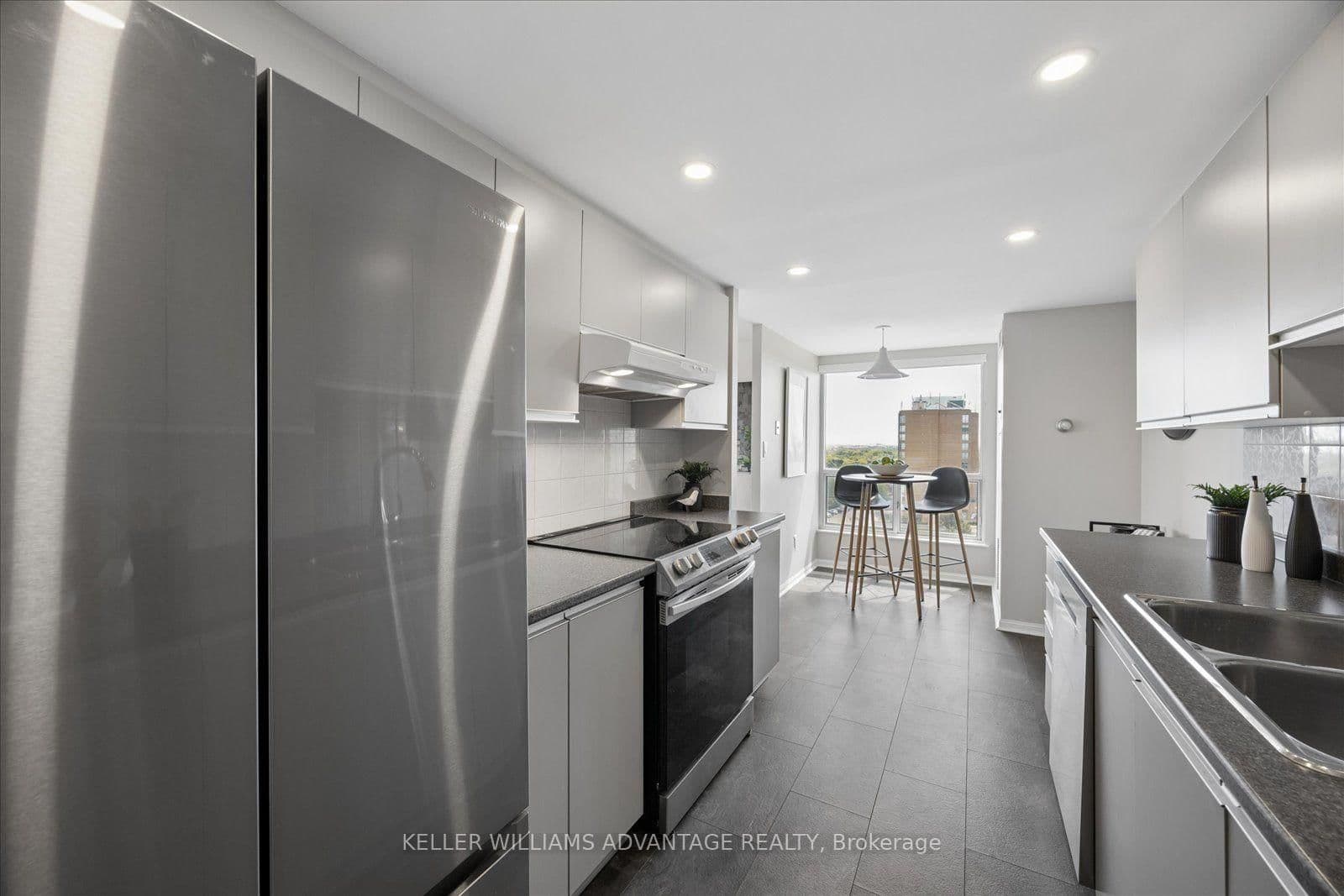712 Rossland Road E, Unit 903 thumbnail 7