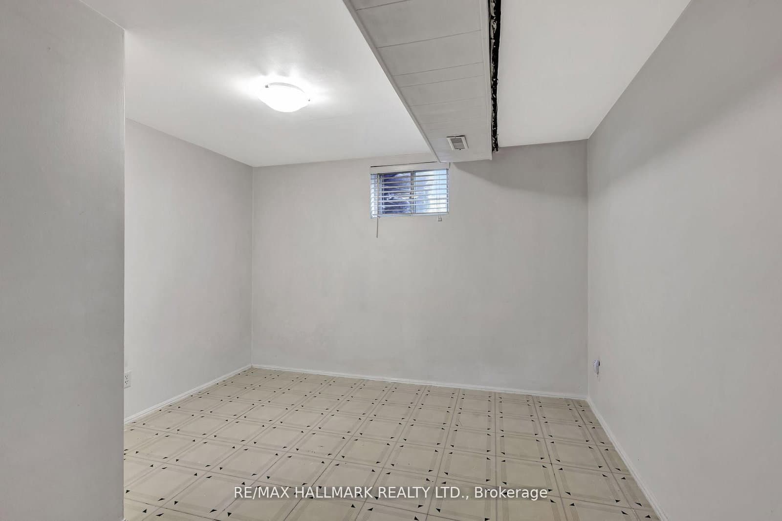 90 Santamonica Boulevard, Unit Bsmt thumbnail 11