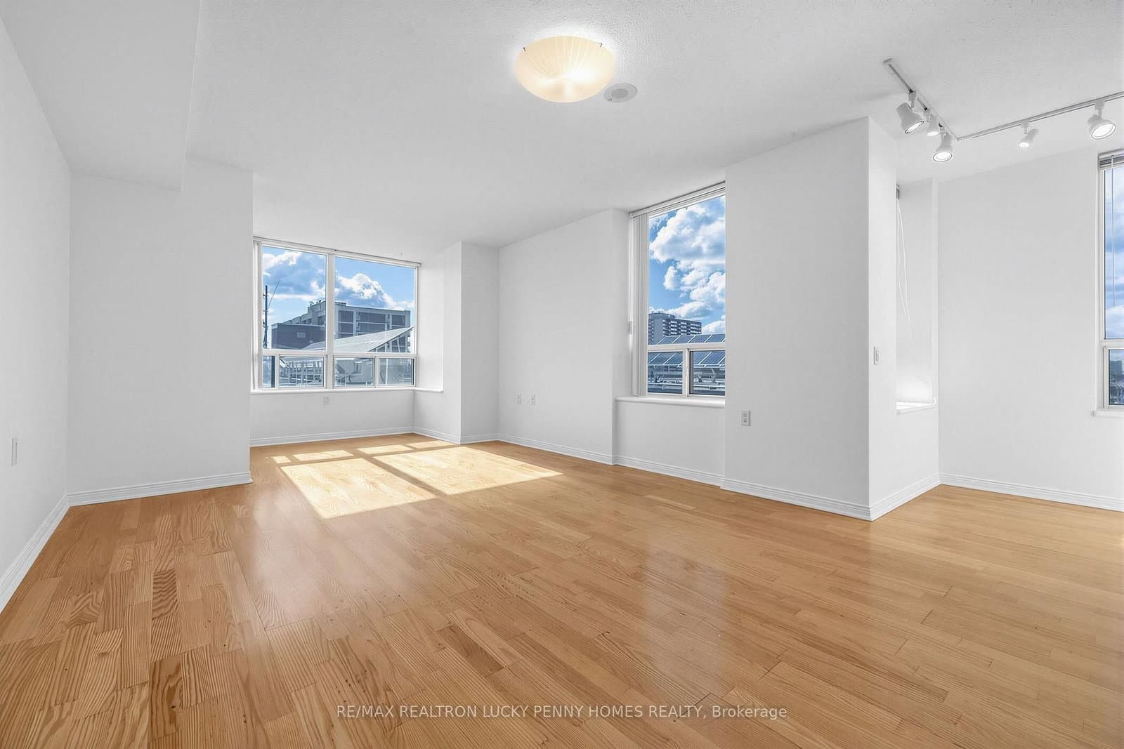 2800 Warden Avenue, Unit 807 thumbnail 10