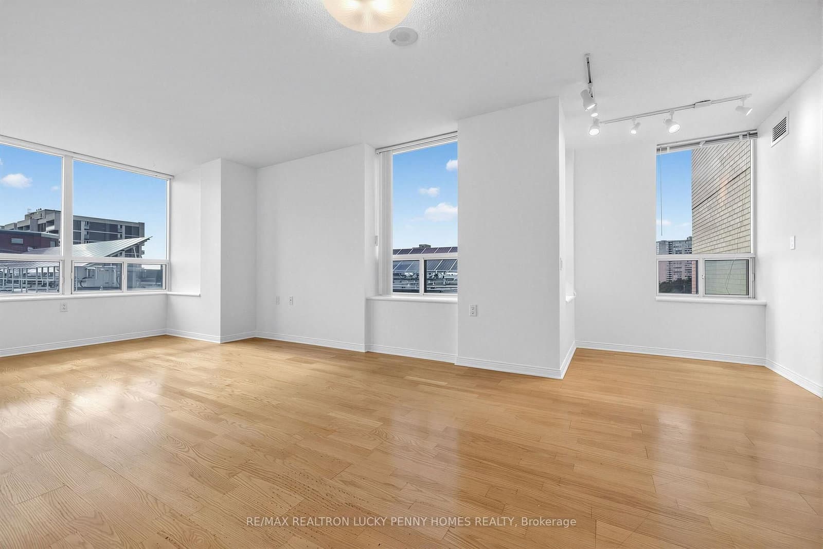 2800 Warden Avenue, Unit 807 thumbnail 13