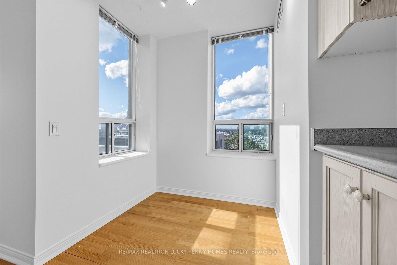 2800 Warden Avenue, Unit 807 thumbnail 21