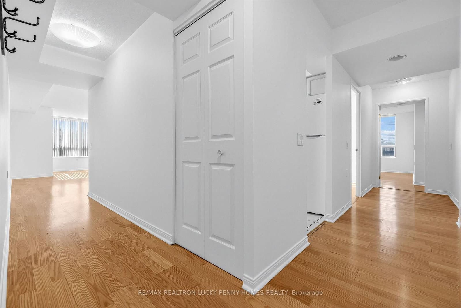 2800 Warden Avenue, Unit 807 thumbnail 7