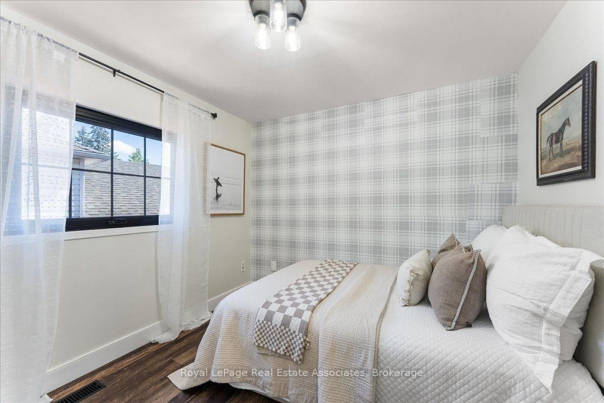 1464 Trowbridge Drive thumbnail 24