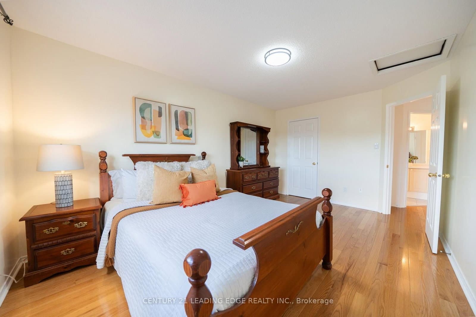 1595 Deerhurst Court thumbnail 22