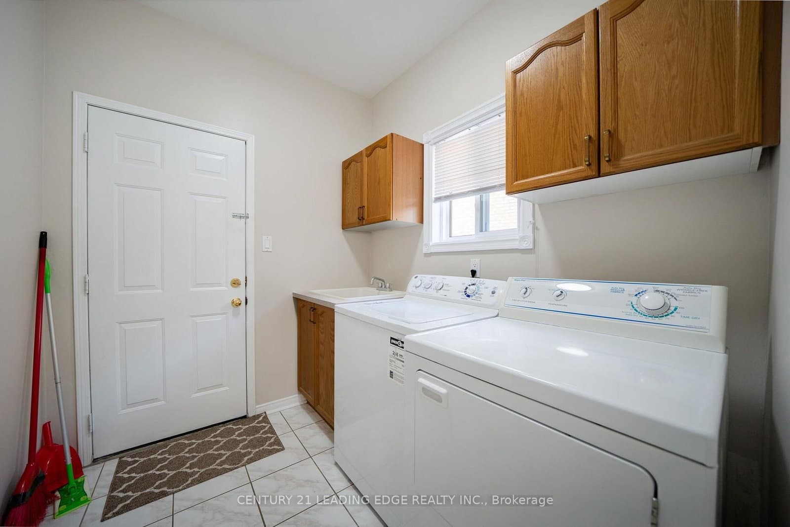1595 Deerhurst Court thumbnail 29