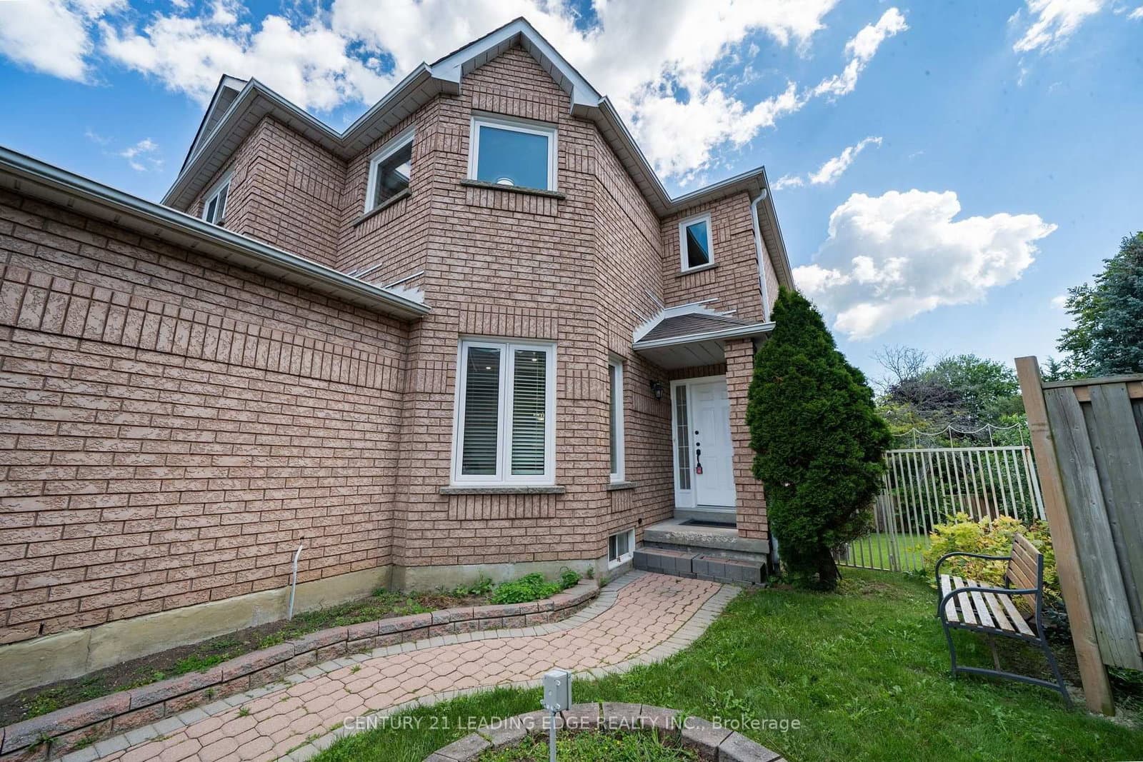 1595 Deerhurst Court thumbnail 3