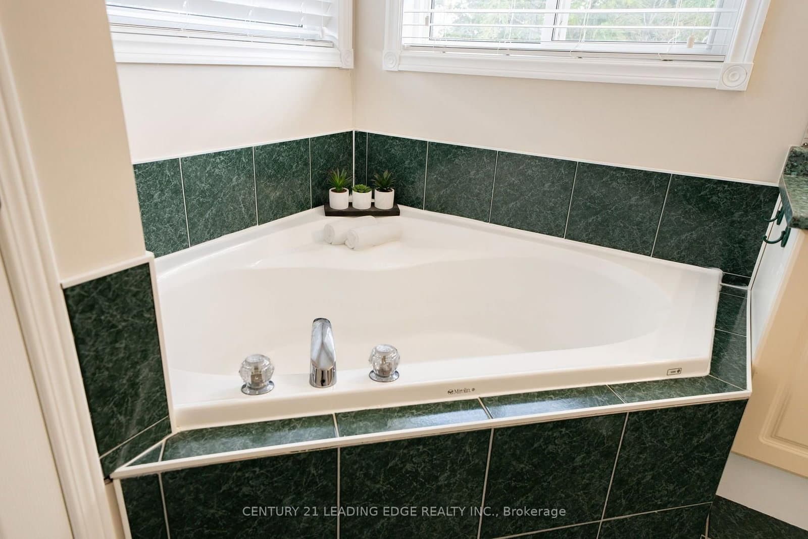 1595 Deerhurst Court thumbnail 31