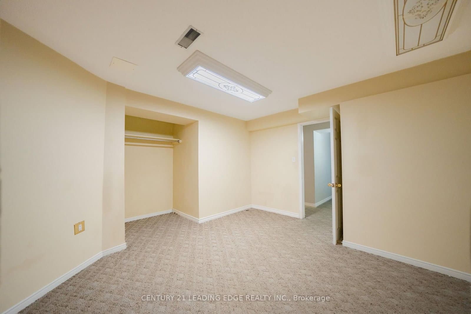 1595 Deerhurst Court thumbnail 34
