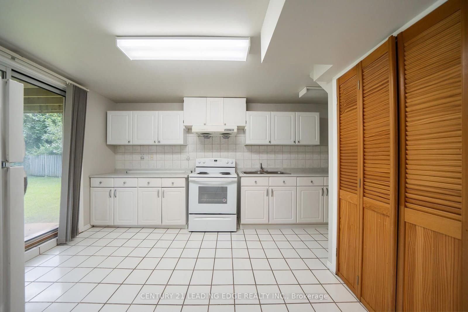 1595 Deerhurst Court thumbnail 37