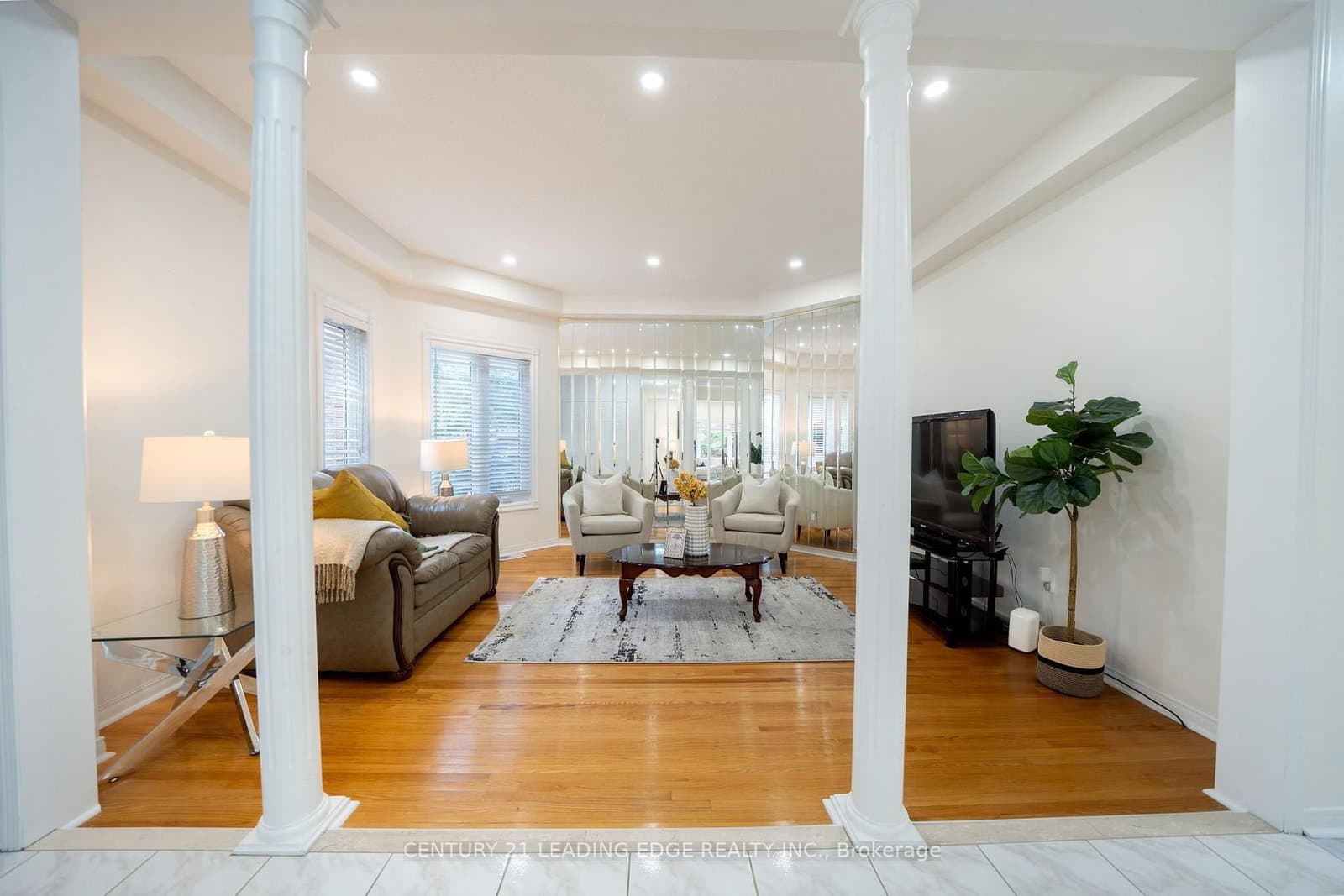 1595 Deerhurst Court thumbnail 4