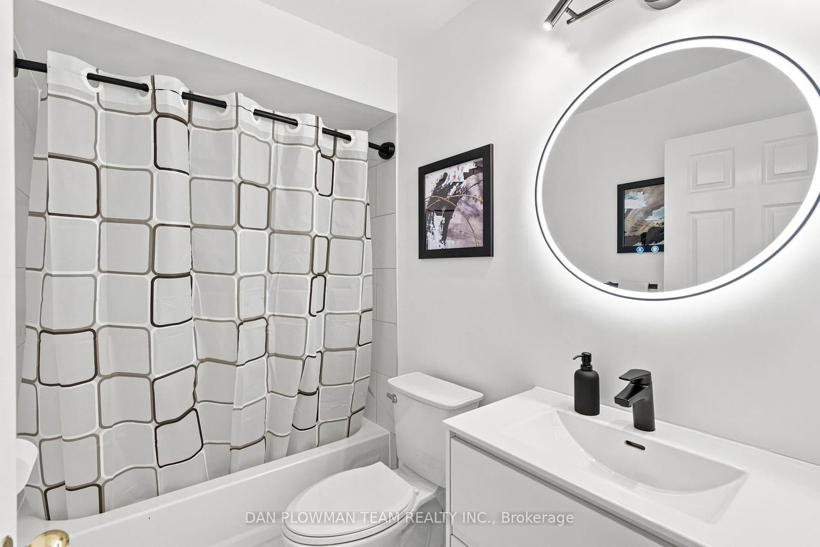 52 Wells Crescent thumbnail 32