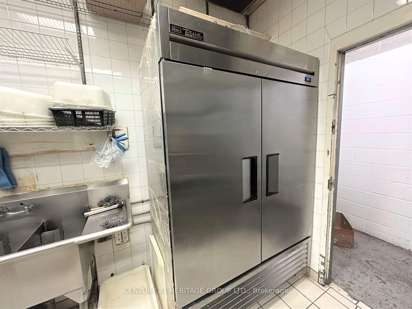 31 Tapscott Road, Unit 8 thumbnail 12