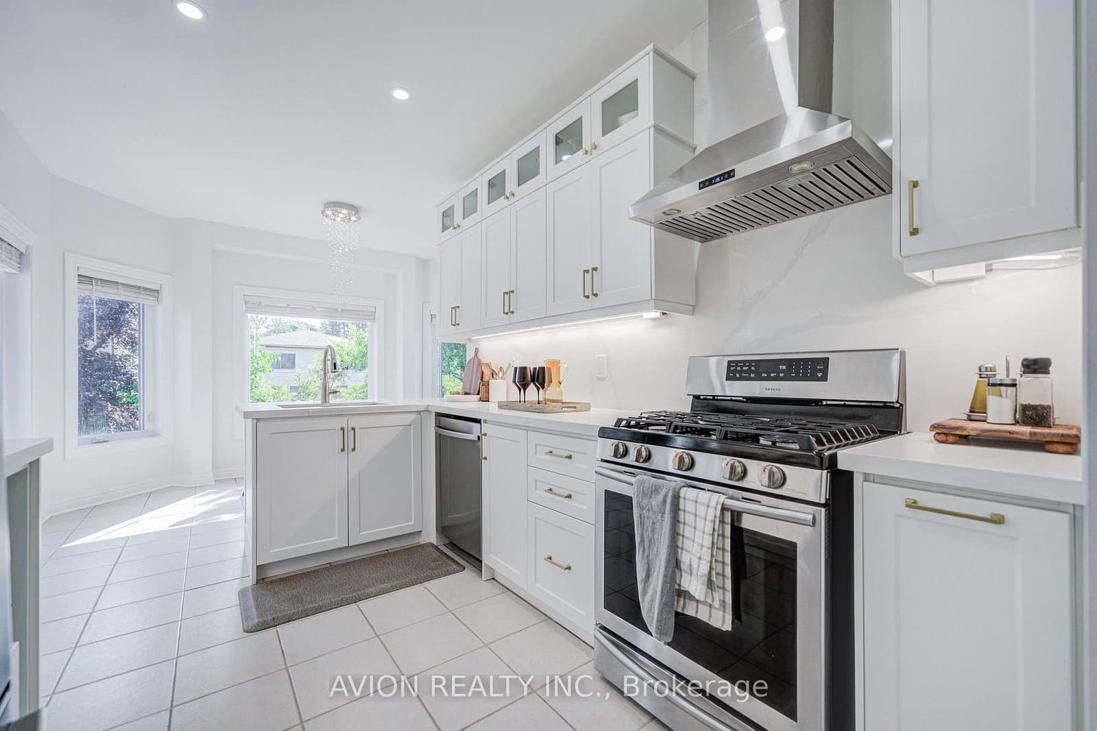 83 Stonebridge Boulevard thumbnail 11