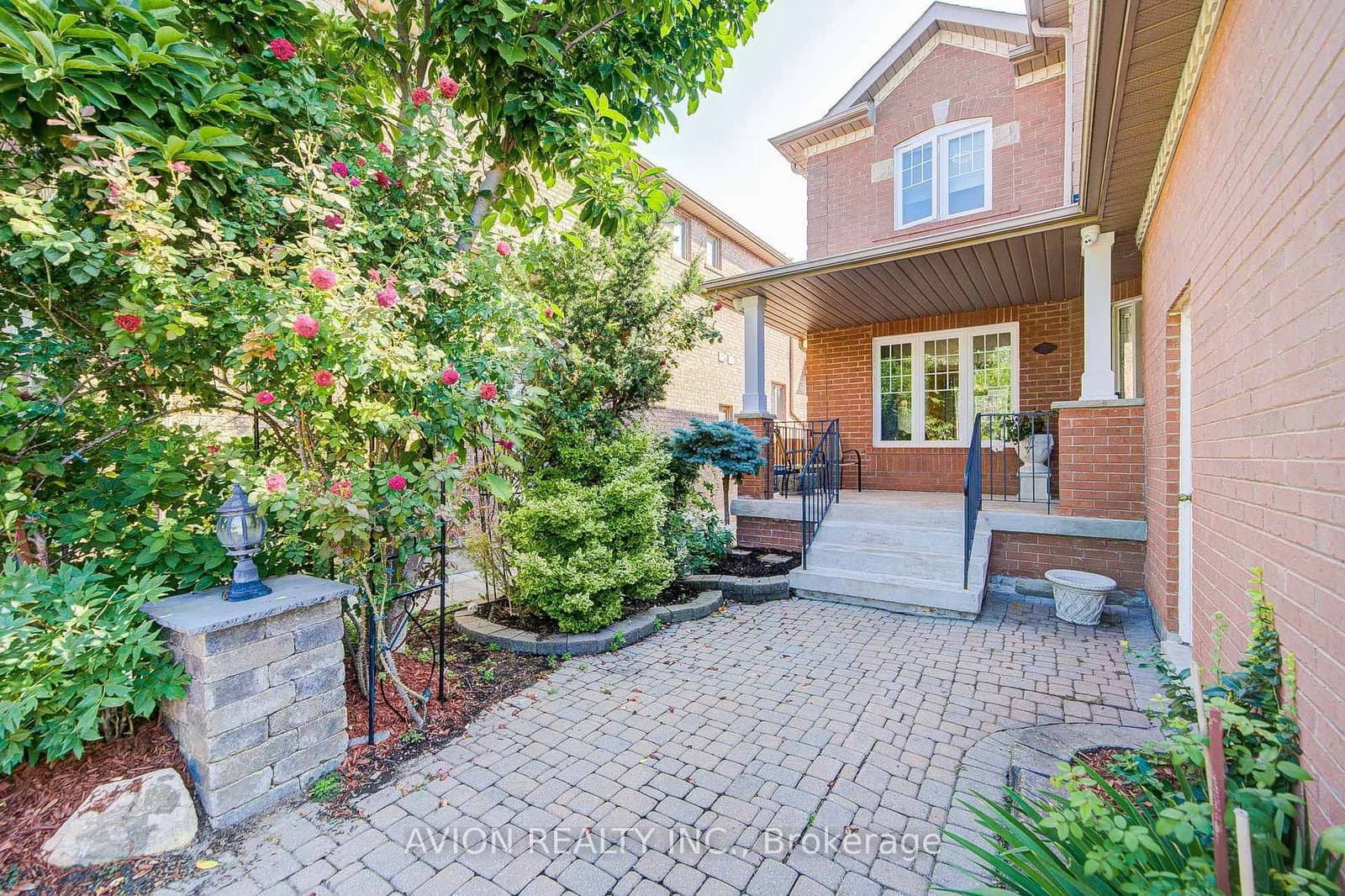 83 Stonebridge Boulevard thumbnail 3