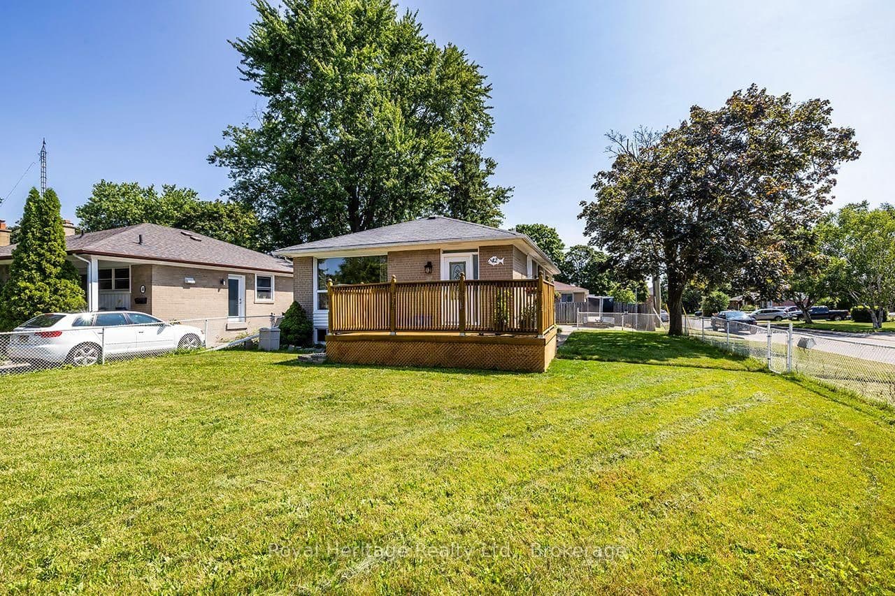 42 Thorncroft Crescent - Image 1