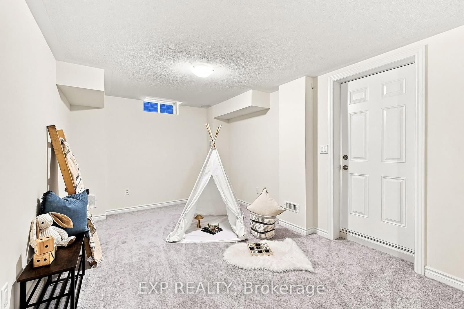 2144 Hallandale Street thumbnail 40