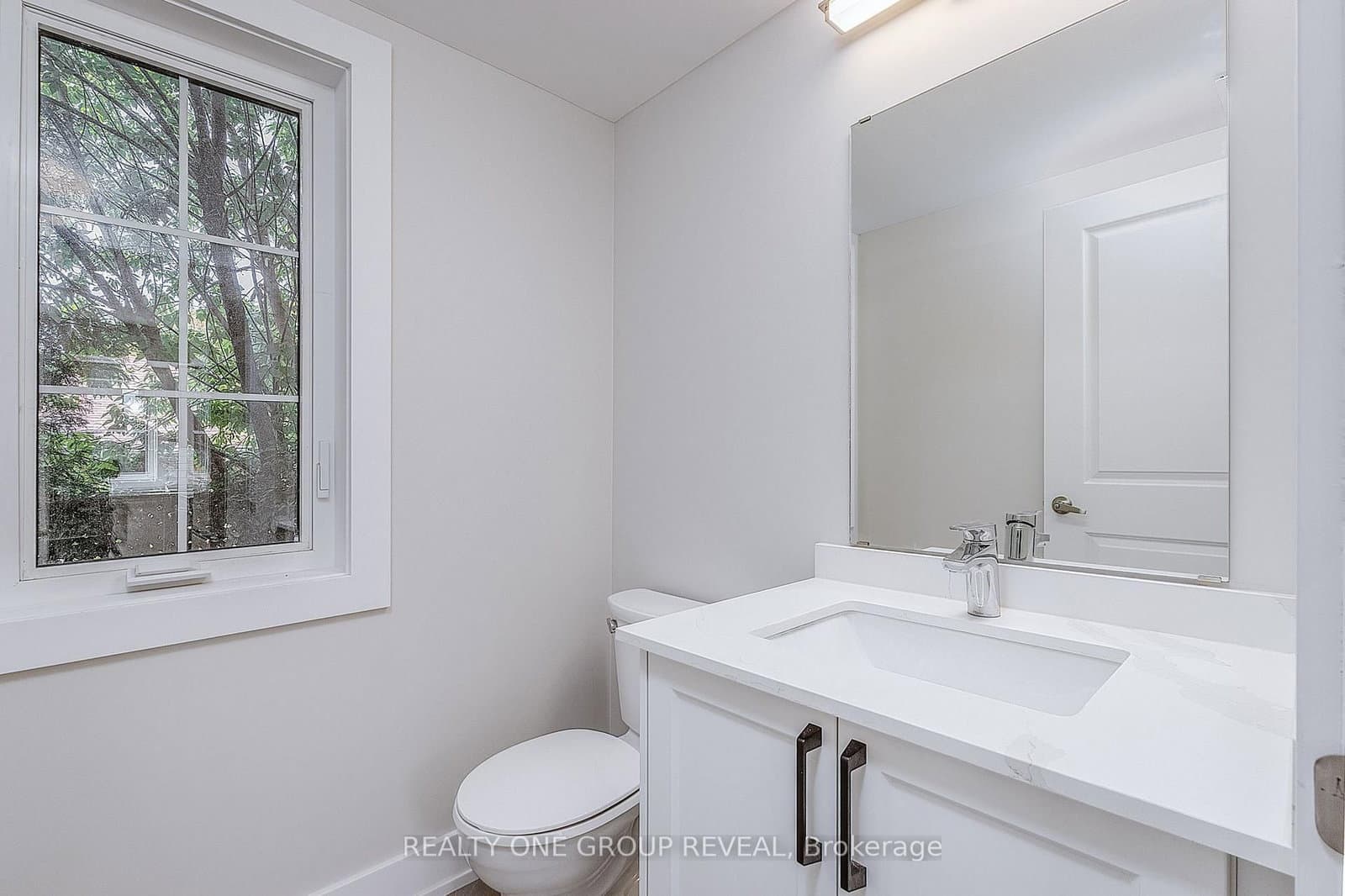24 Queen Street, Unit 1 thumbnail 9